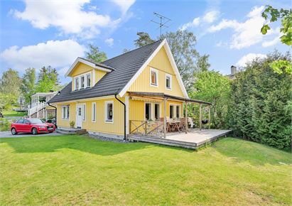 Villa i Barkarby, Järfälla, Poppelvägen 13A