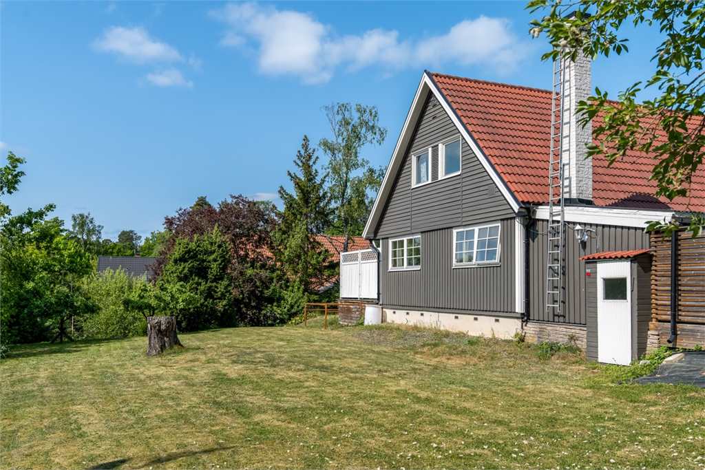 Villa i Stäket, Järfälla, Sverige, Björnstiernas väg 17