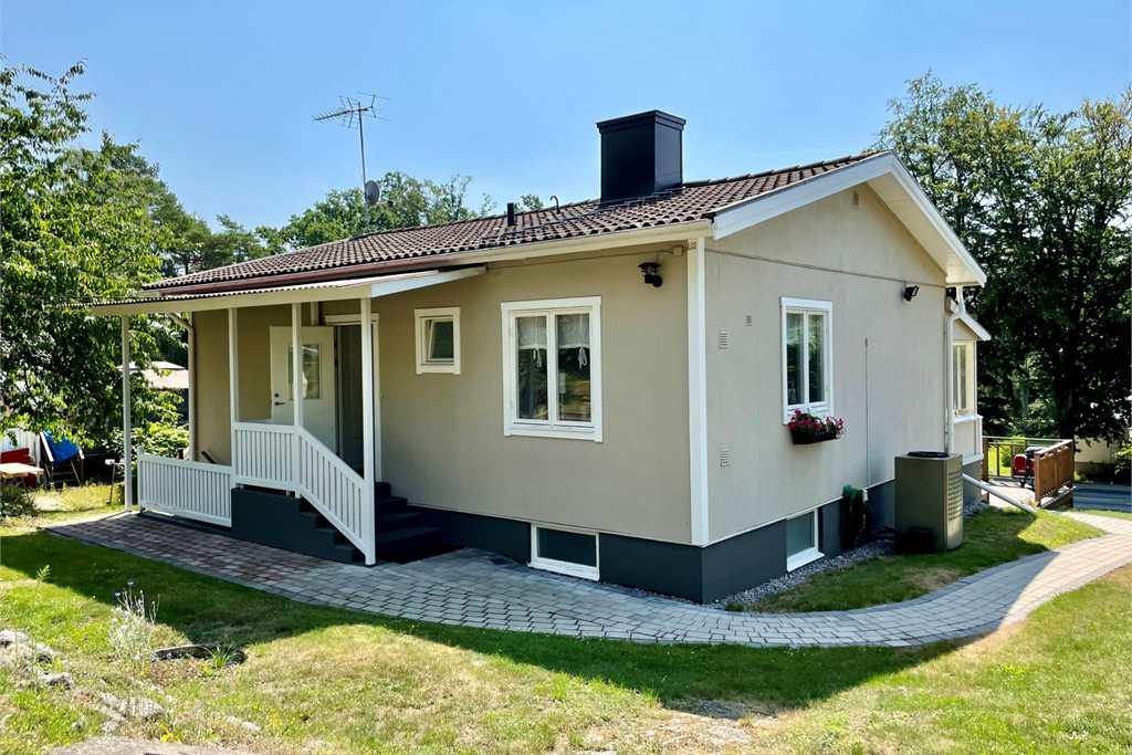 Villa i Ronneby, Sverige, Droppemålavägen 6
