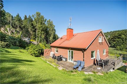 Villa i Raksta/Solberga/Bergholm, Tyresö, Brakmarsvägen 24